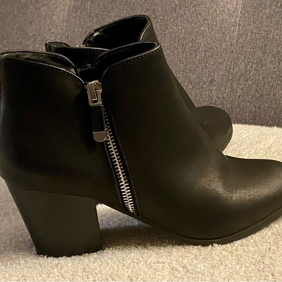 NIB Ankle Booties (6.5) - Picture 5 of 9